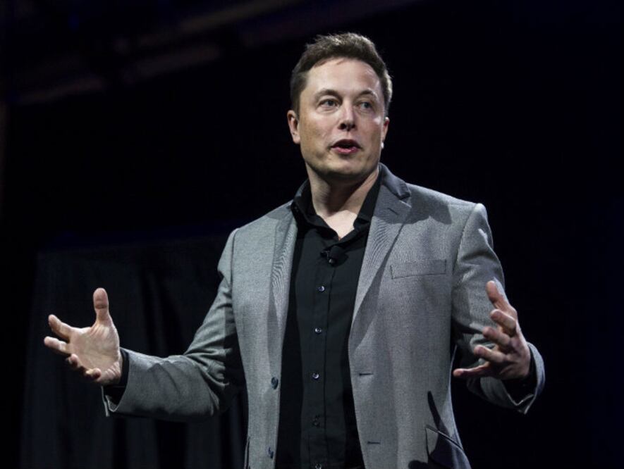 Con todo y su sueldo basado en el salario mínimo de California, el CEO de Tesla Motors fue el ejecutivo mejor pagado de la compañía en el 2016. (Foto: AP)