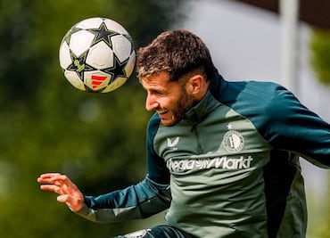 Xabi Alonso elogia a Santiago Giménez de cara al juego Feyenoord vs Bayer Leverkusen