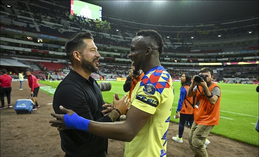 Benjamín Mora atacó a Julián Quiñones por su nacionalidad / Foto: Imago7