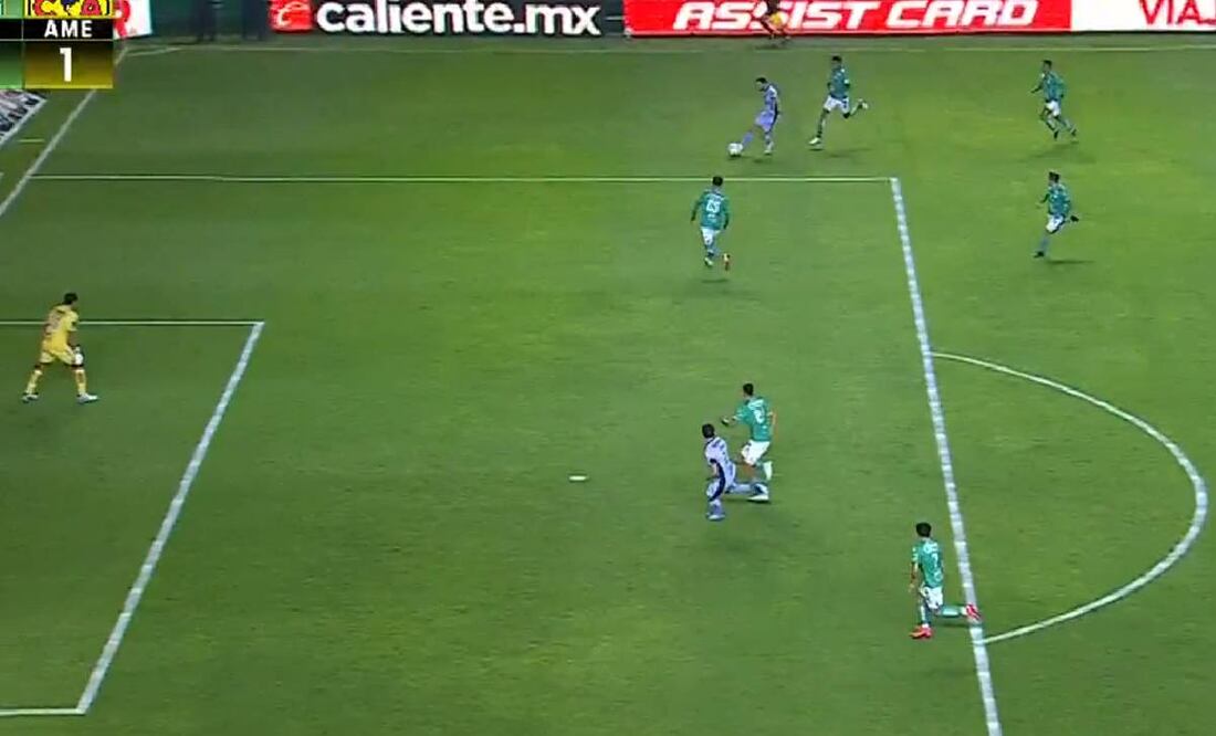 Henry Martín entro solo al área de León para poner el 1-1 parcial. Foto: Especial