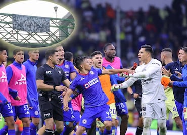 Afición de Cruz Azul colgó manta con mensaje contra América en las cercanías del Estadio Azteca
