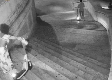 Turistas ebrios son castigados por dañar la Plaza de España en Roma