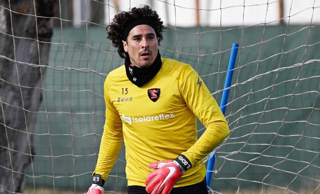 Memo Ochoa va a sumar un nuevo descenso, aunque ya no seguirá en la Salernitana. Foto: Especial