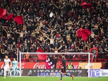 Tijuana vs Chivas deja una trifulca y una persona herida de bala