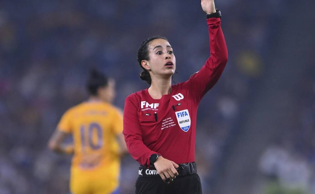 La mexicana cumplirá más de 10 años como árbitra.  Foto: Imago7.