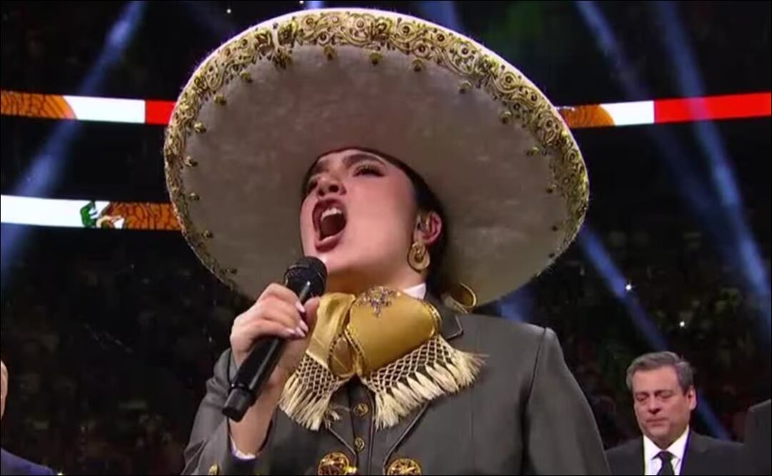 la Nieta de Vicente Fernández se equivocó al interpretar el himno. FOTO: Captura
