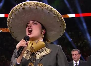 Nieta de Vicente Fernández se equivoca al entonar el himno nacional en la Canelo vs Berlanga