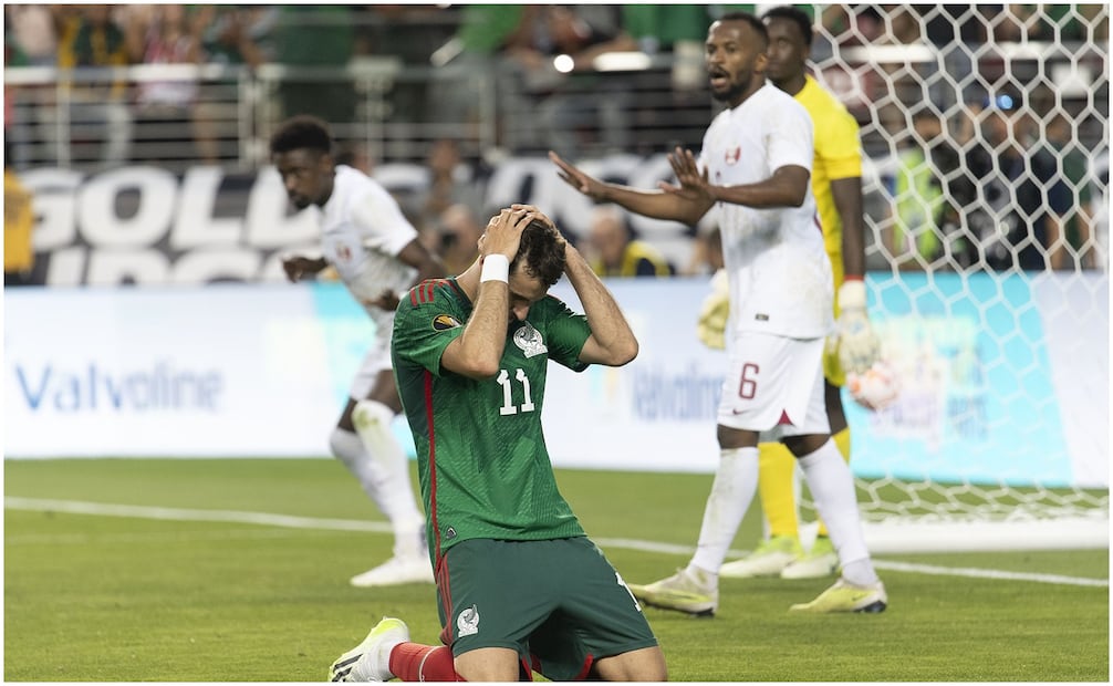 Santiago Giménez en el partido ante Qatar Foto: Imago7