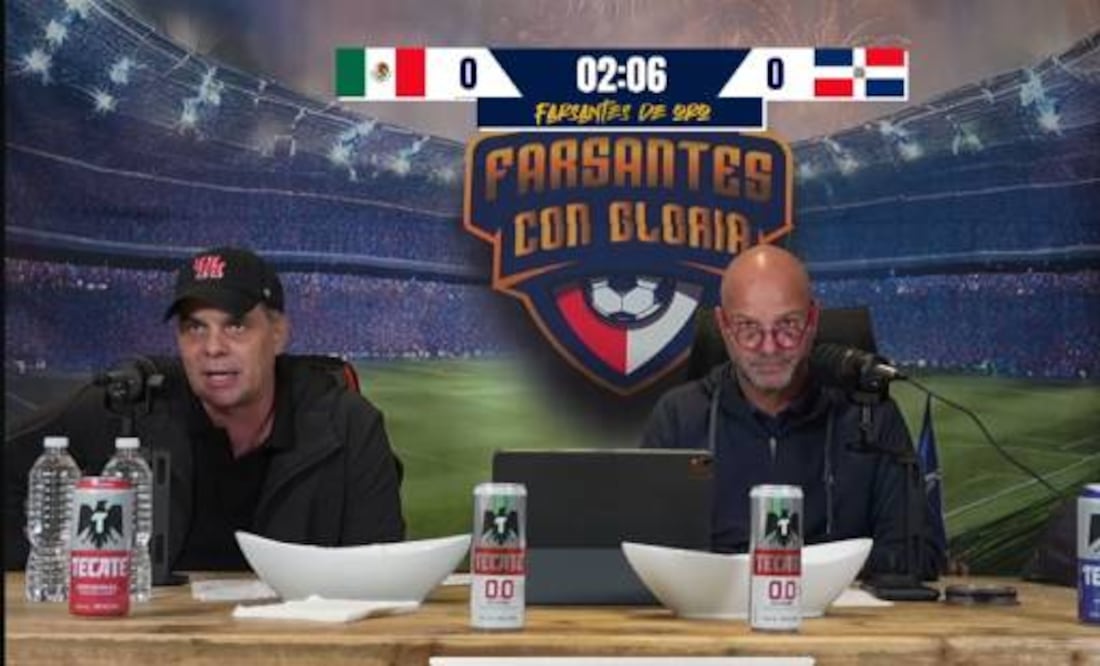 Christian Martinoli y Luis García tuvieron que narrar el debut de la Selección Mexicana en la Copa Oro en el canal de YouTube del Doctor. Foto: Especial