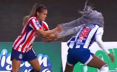 Jugadora de Chivas Femenil es expulsada por jalar del pelo a una rival del Pachuca 