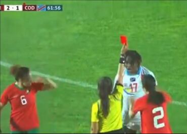 VIDEO: Insólita pelea en un partido de futbol femenil de selecciones; jugadora fue expulsada por violento golpe en la cara