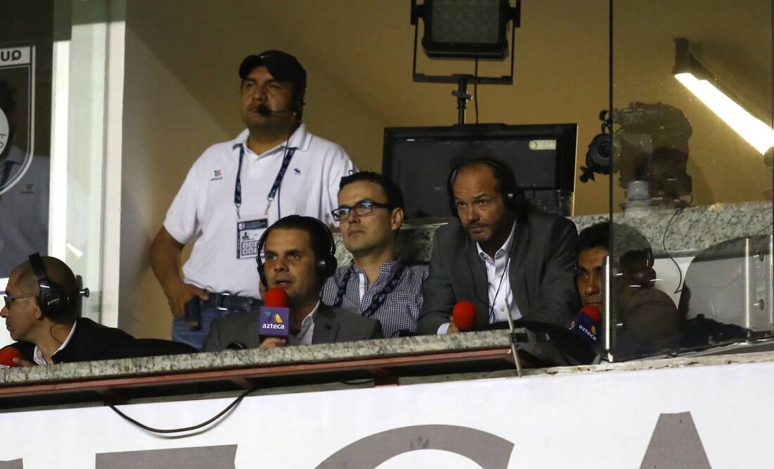 Christian Martinoli, durante una transmisión junto a Luis García y Jorge Campos. Foto: Imago7