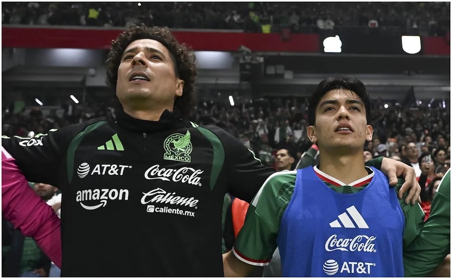Memo Ochoa y Gil Mora - Foto: Imago7