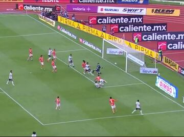 Ulises Rivas abrió el marcador en una jugada de pizarrón y Pumas se va al descanso con la ventaja