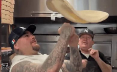 Andy Ruiz aprendió a hacer pizzas antes de abrir su propio restaurante  
