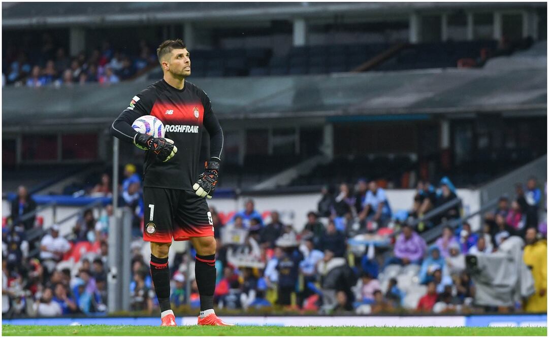 Tiago Volpi antes de cobrar un penalti en el Estadio Azteca ante Cruz Azul / FOTO: Imago7