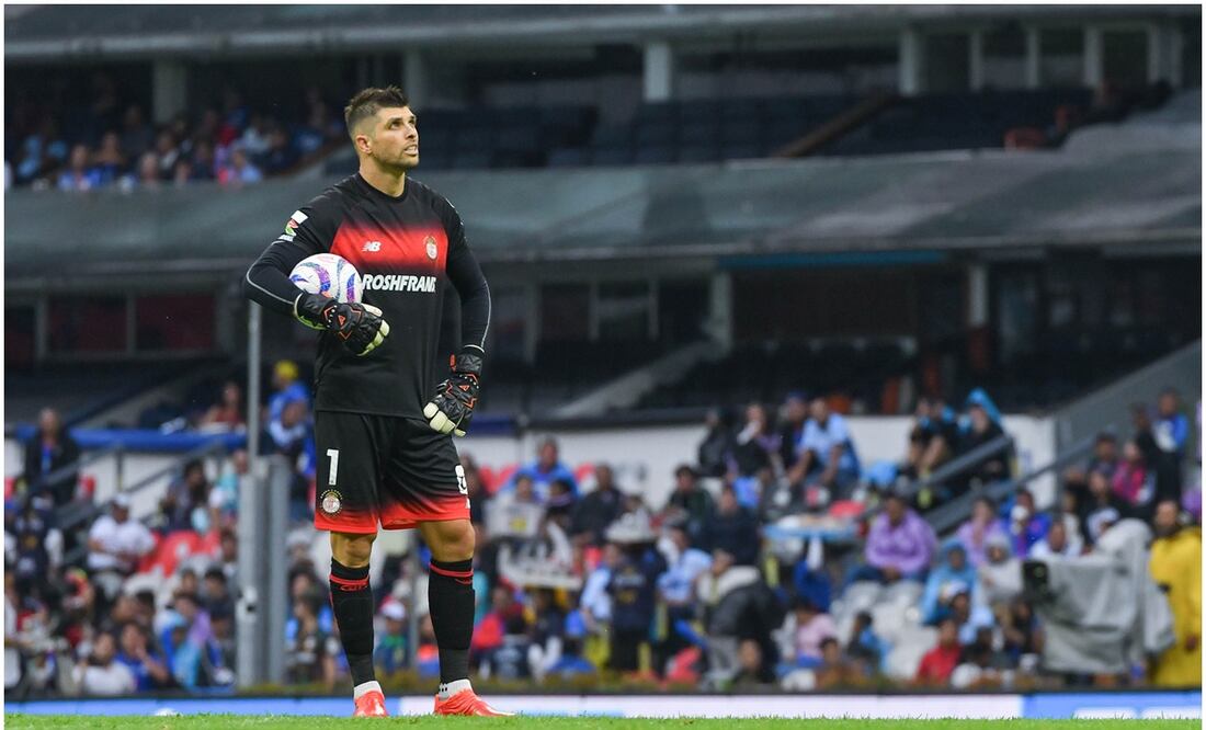 Tiago Volpi antes de cobrar un penalti en el Estadio Azteca ante Cruz Azul / FOTO: Imago7