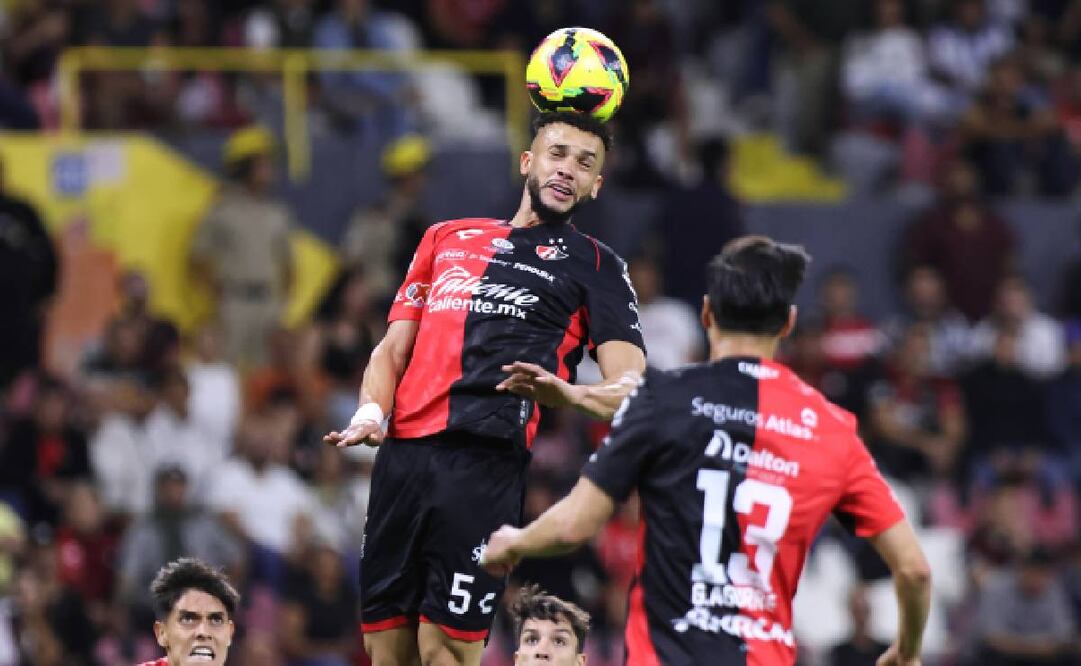 Matheus Dória marcó de cabeza el agónico gol que le dio el empate al Atlas sobre Rayados. Foto: Imago7
