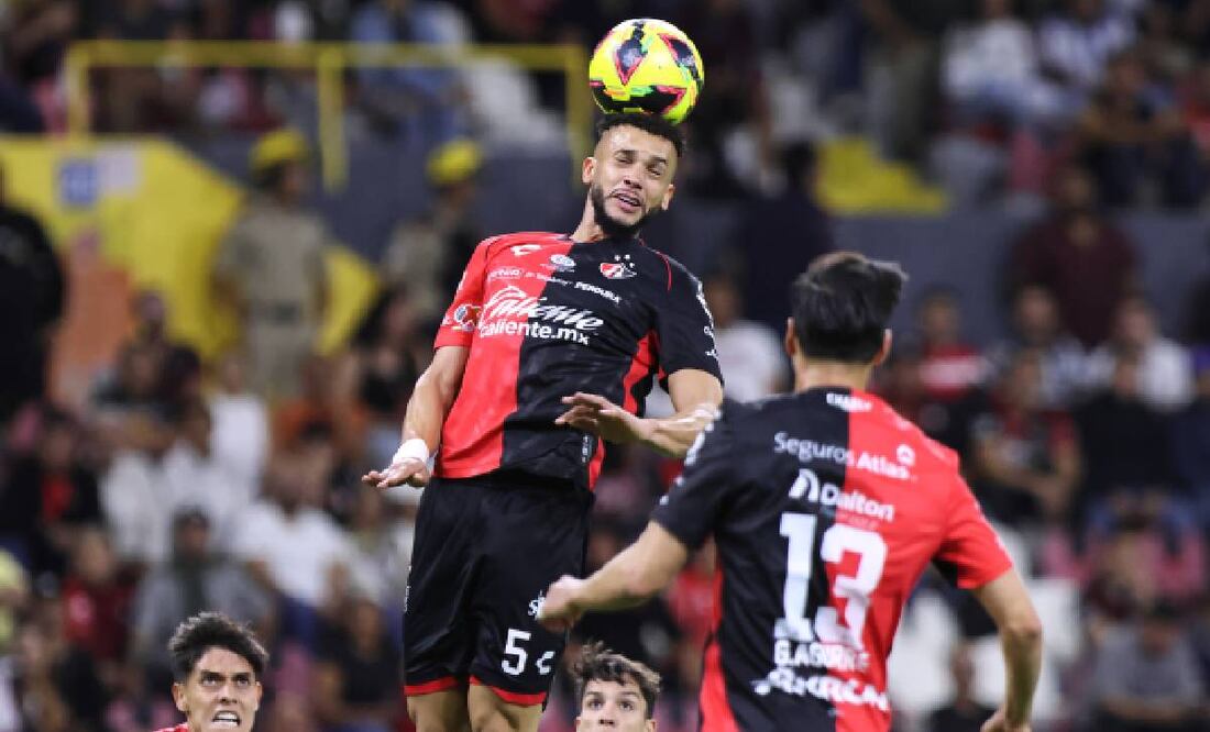 Matheus Dória marcó de cabeza el agónico gol que le dio el empate al Atlas sobre Rayados. Foto: Imago7
