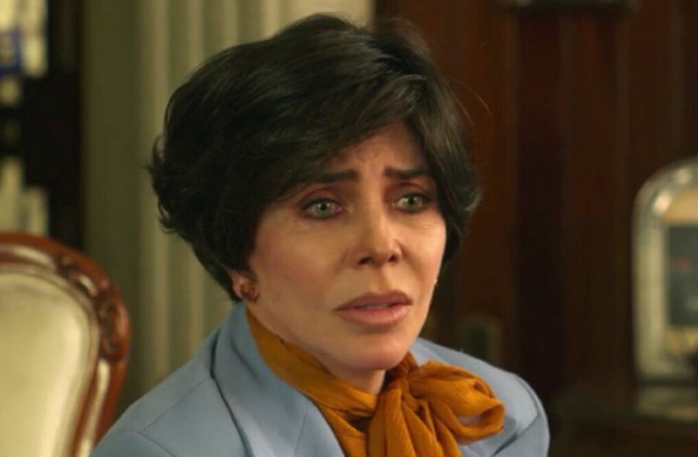 Verónica Castro da vida a la matriarca de la familia, una mujer que lleva las riendas de una florería y que hará todo por mantener la imagen de su familia perfecta, la cual, en realidad, se desmorona poco a poco. (Foto: Netflix)