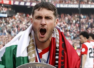 Santiago Giménez podría llegar al Nottingham Forest tras haber presentado una oferta de 25 mde