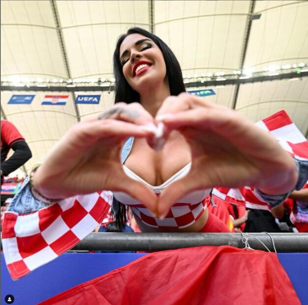 Ivana Knöll deslumbra con su belleza en la Euro. FOTOS: @knolldoll