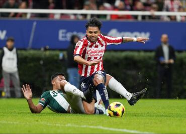 Novia de Ricardo Marín tunde a la afición de la Chivas por sus criticas contra el atacante