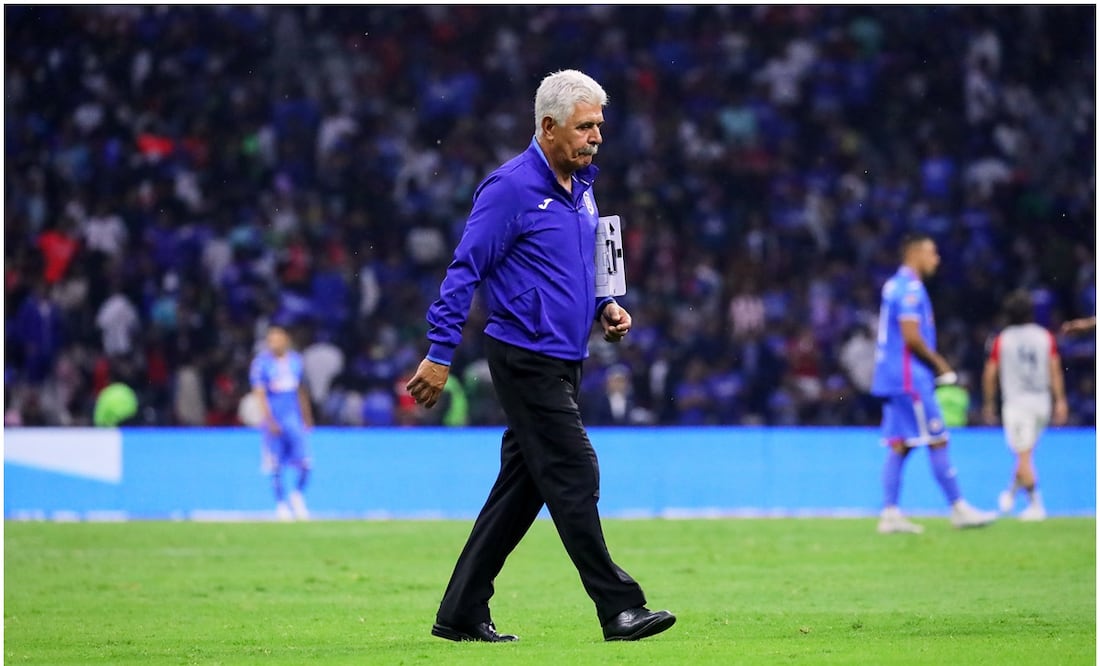 Ricardo Ferretti en el Estadio Azteca con Cruz Azul / FOTO: Imago7