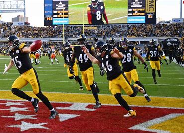 Los Steelers vencen a Browns y los Eagles a Panthers para afianzarse en la cima de sus divisiones
