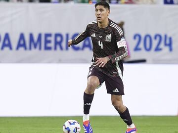 Edson Álavarez rompe el silencio tras su lesión con un mensaje de agradecimiento