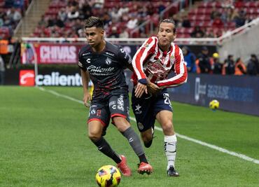 Efraín Álvarez estaría muy cerca de convertirse en el primer refuerzo de Chivas