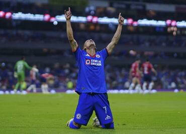 Cruz Azul le pasó por encima a las Chivas con tremenda goleada en el Estadio Azteca