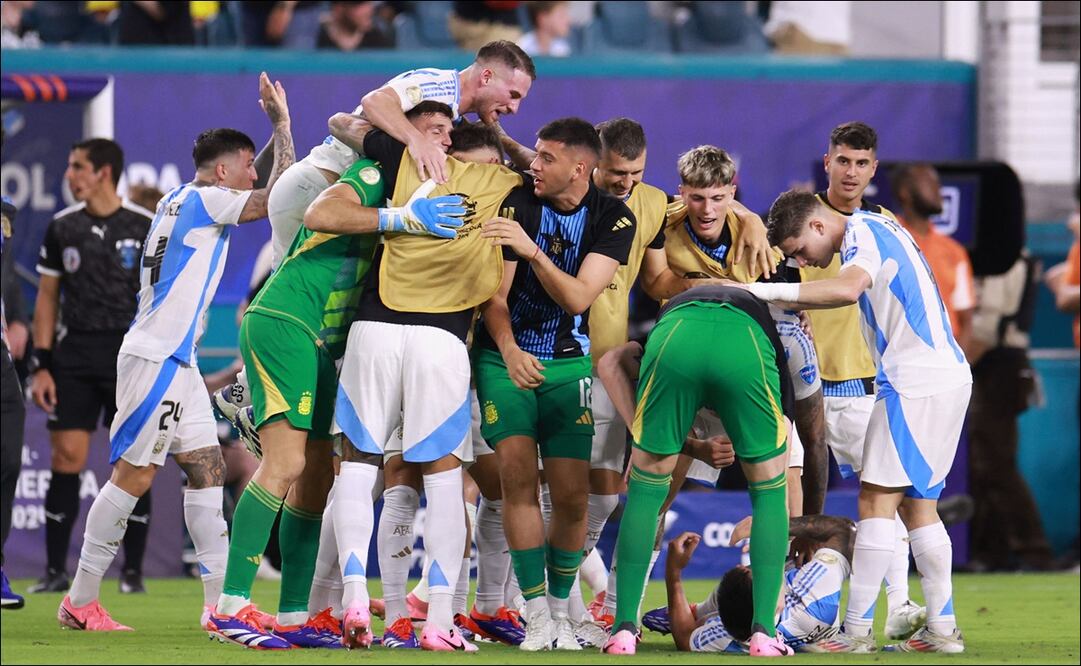 Lautaro Martínez de Argentina celebra el gol del triunfo ante Colombia. FOTO: AFP