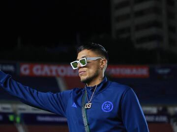 ¡Se despide! Carlos Salcedo rescindiría su contrato con Cruz Azul por motivos familiares