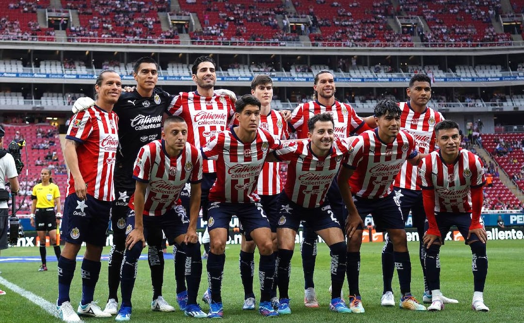 Chivas va a tener que modificar su uniforme en el juego del sábado ante el América. Foto: Imago7