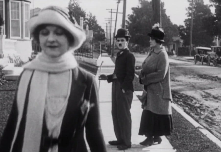Chaplin, el verdadero inventor del meme “novio distraído”