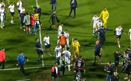 Jugadores de Herediano y Alajuelense se van a los golpes; así se desató la fuerte pelea campal en la final de Costa Rica