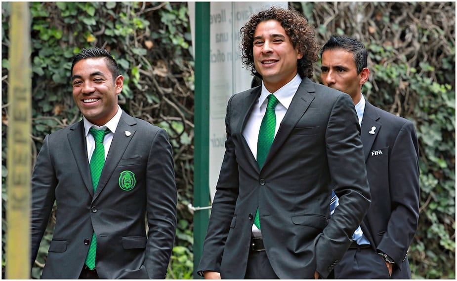 Marco Fabián y Guillermo Ochoa Foto: Imago7
