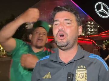 Periodista argentino se hace de palabras con aficionado mexicano: "¿Cuántas copas tiene México?"