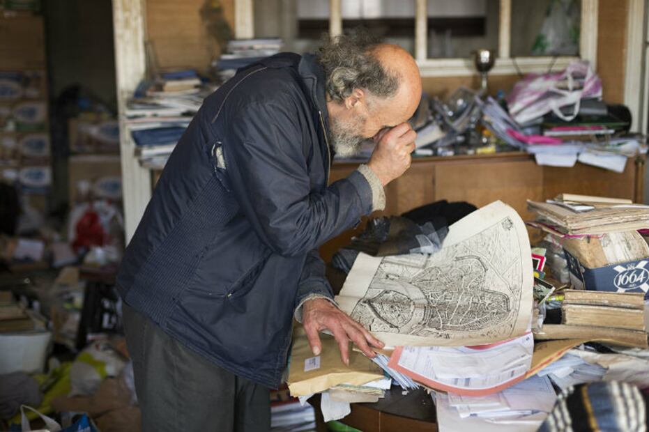 10 impactantes fotos de la vida de un acumulador compulsivo 