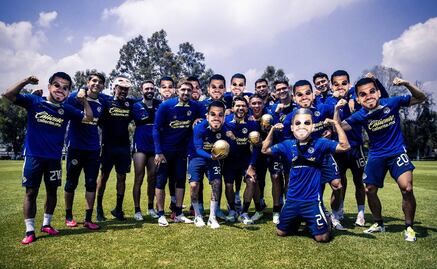Henry Martín recibió sus tres Balones de Oro del torneo pasado