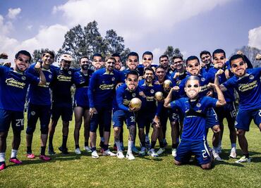 Henry Martín recibió sus tres Balones de Oro del torneo pasado