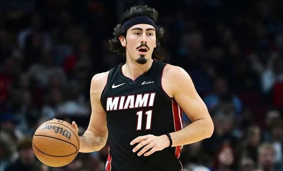 Jaime Jáquez tuvo gran detalle con la Selección Mexicana Femenil; les regaló tenis. FOTO: Especial