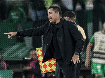 A Efraín Juárez le duele que en México se dé preferencia a técnicos extranjeros que a los mexicanos