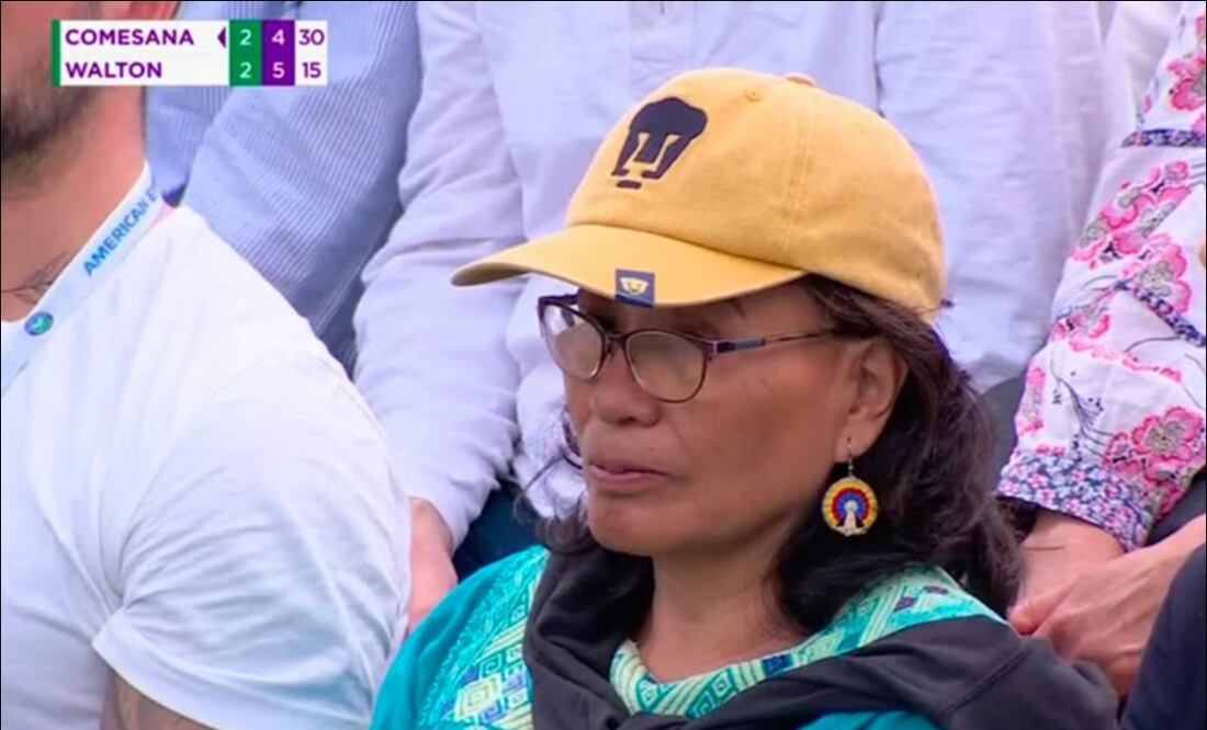 Aficionada de los Pumas llamó la atención en las gradas del torneo de Wimbledon. FOTO: Captura