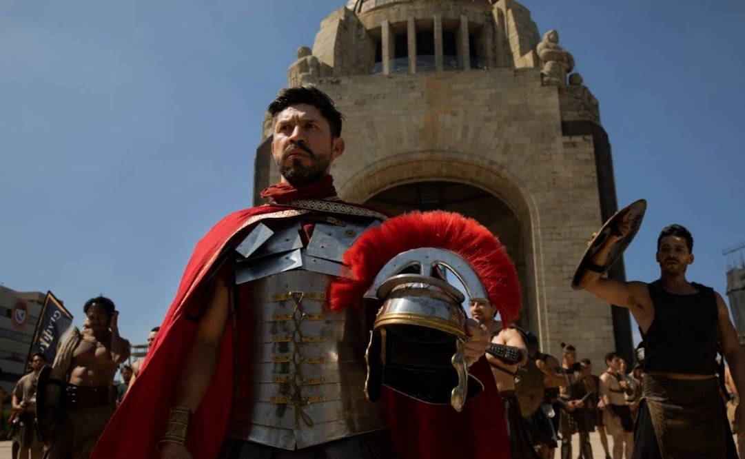 Oribe Peralta se convirtió en un comandante romano para promocionar una película. Foto: @paramountmexico