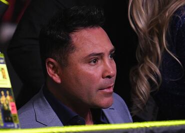 Oscar de la Hoya en el centro de la polémica por peculiar baile con su pareja