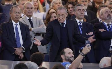 ¡Acalorado momento! Florentino Pérez discute con aficionados del Real Madrid