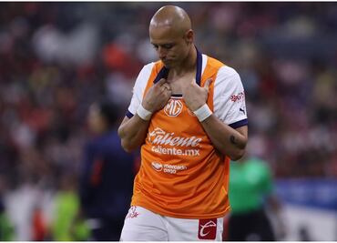 ¿Chicharito dice adiós a Chivas? Esto reveló un directivo del club