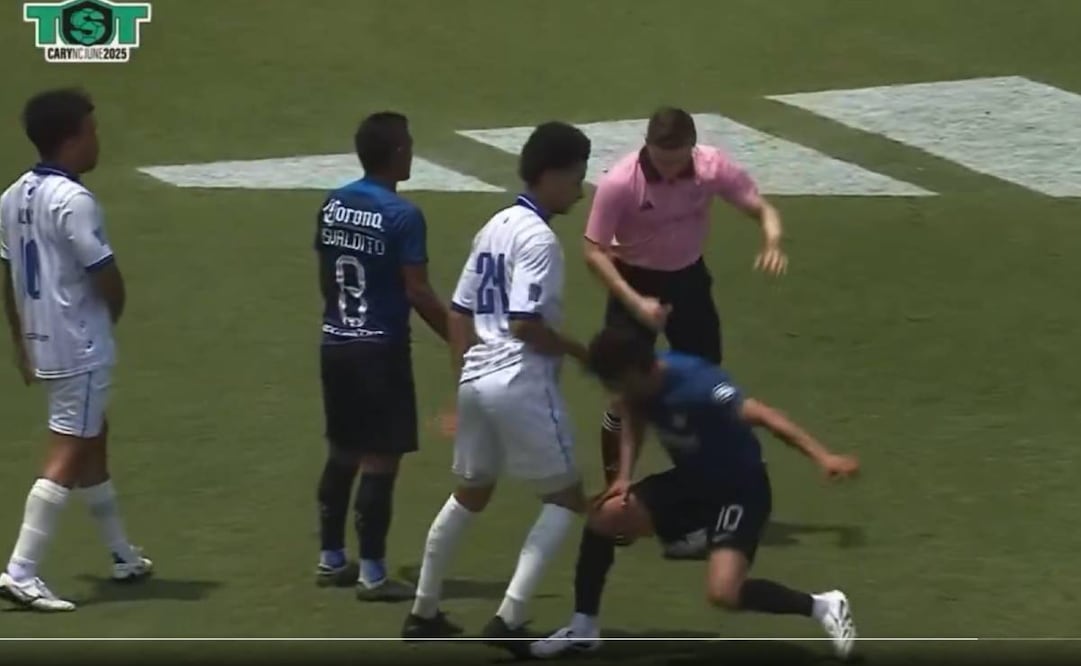 Ángel Reyna agredió a un rival durante el The Soccer Tournament. Foto: Especial